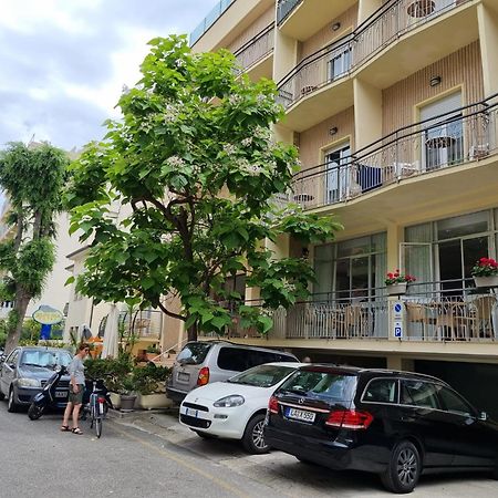 Hotel Esperia Cattolica Exterior photo