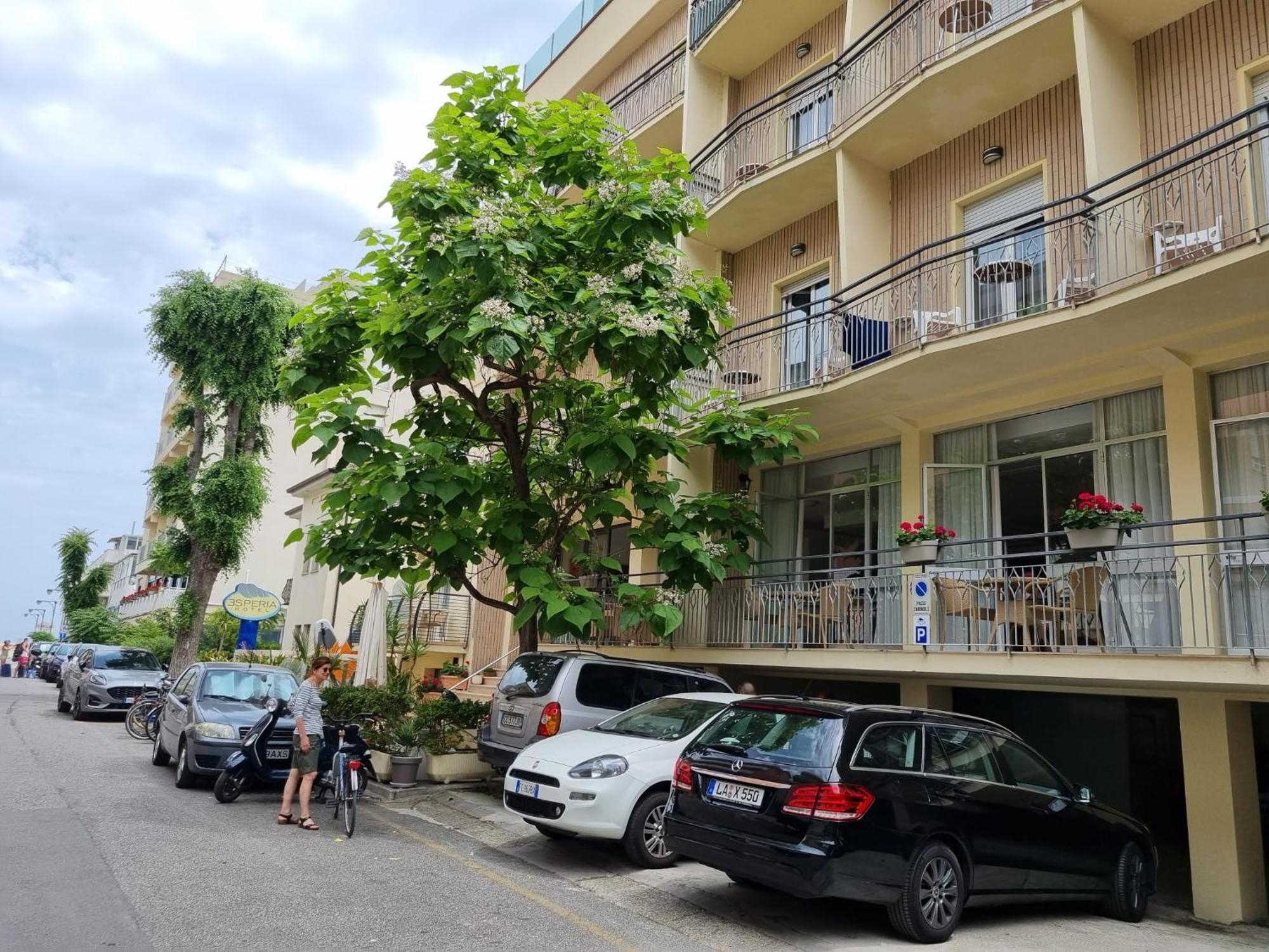 Hotel Esperia Cattolica Exterior photo