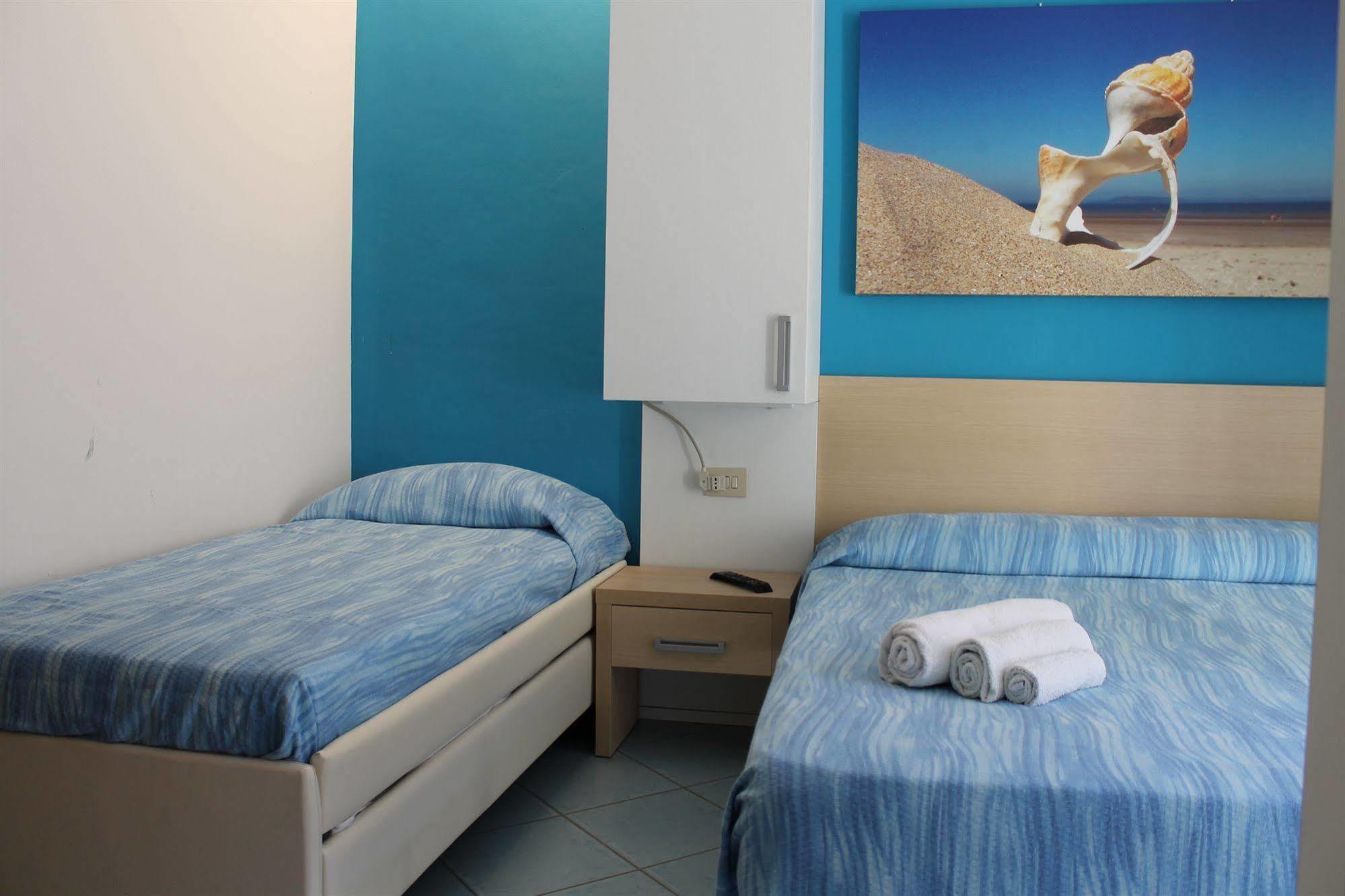 Hotel Esperia Cattolica Exterior photo